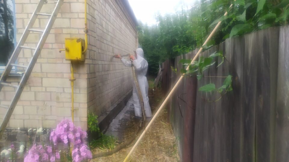 Заливка пенополиуретана в кирпичную кладку